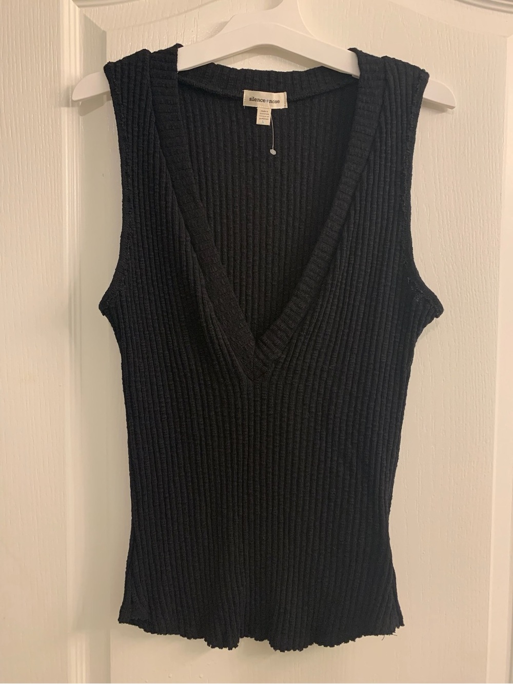 silence + noise Solid Black Ribbed Knit Sleeveless V-Neck Tank Top Size Large